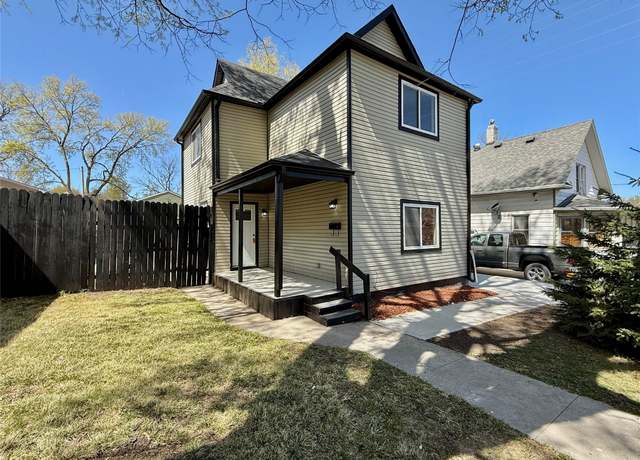 Property at 1368 E 13th St, Des Moines, IA 50316, 4 beds, 2 baths