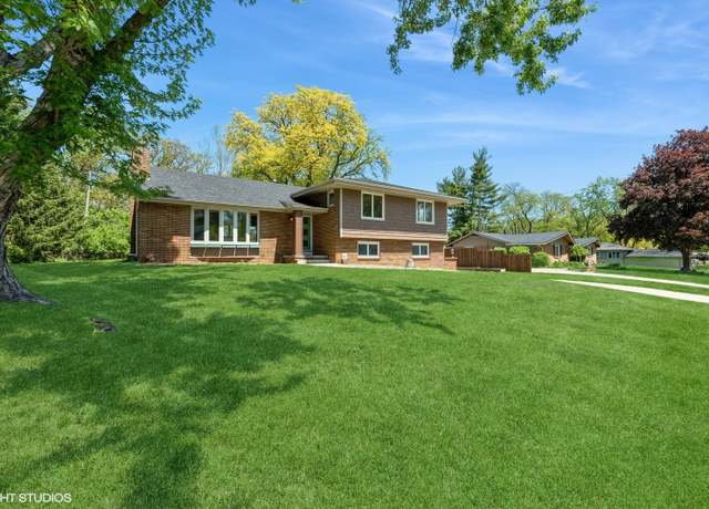 Property at 7805 Marilyn Dr, Windsor Heights, IA 50324, 4 beds, 2.5 baths