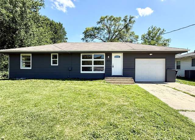 Property at 211 E Leach Ave, Des Moines, IA 50315, 3 beds, 1 bath