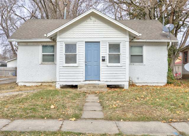 Property at 2712 Des Moines St, Des Moines, IA 50317, 2 beds, 1 bath