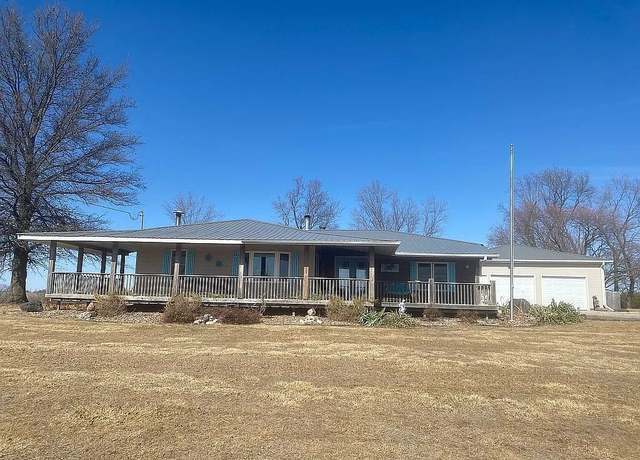 Property at 2822 S 44th Ave E, Newton, IA 50208, 3 beds, 3 baths