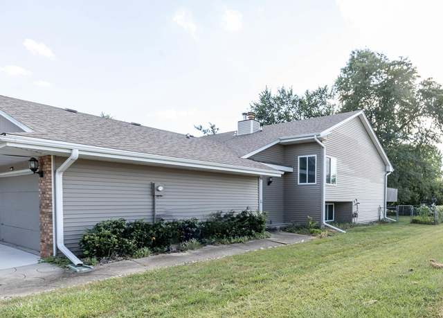Property at 4542 51st St, Des Moines, IA 50310, 3 beds, 2 baths