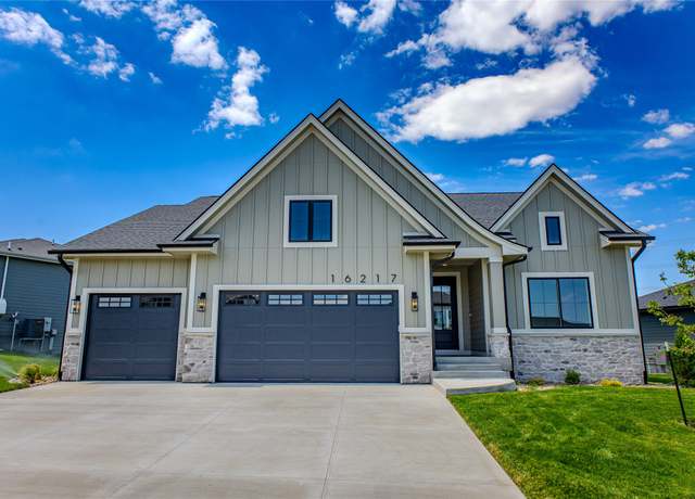 Property at 16217 Walnut Meadows Ct, Urbandale, IA 50323, 4 beds, 3 baths