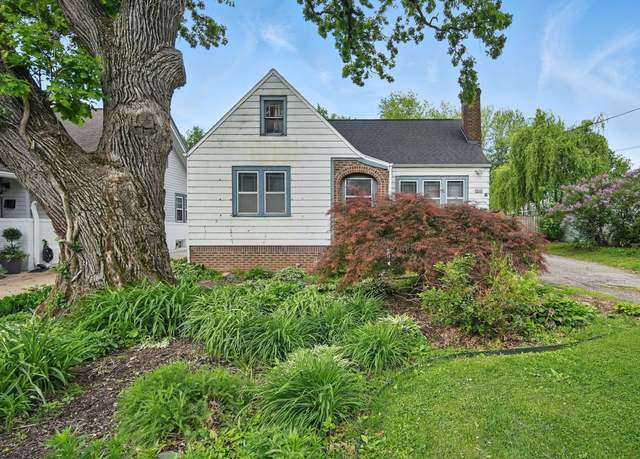 Property at 1618 Beaver Ave, Des Moines, IA 50310, 3 beds, 1 bath