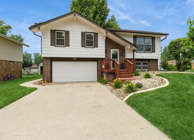 Property at 725 E 15th St N, Newton, IA 50208, 3 beds, 2 baths