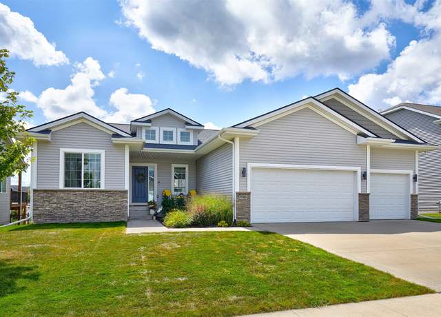 Property at 9740 Larchwood Dr, West Des Moines, IA 50266, 4 beds, 3 baths
