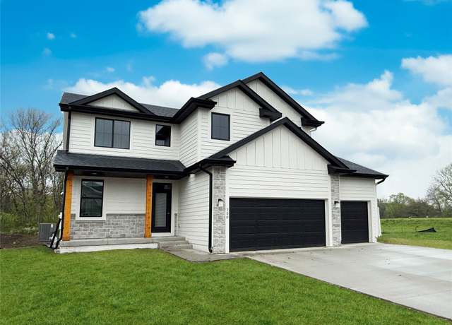 Property at 150 10th Ave NE, Altoona, IA 50009, 4 beds, 2.5 baths