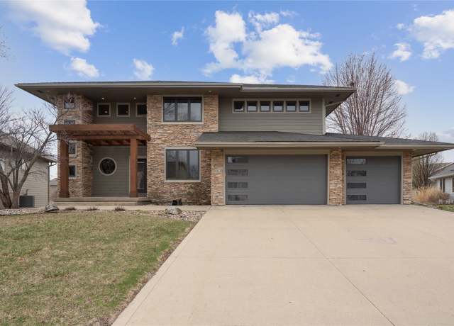 Property at 9524 Wickham Dr, Johnston, IA 50131, 4 beds, 5 baths