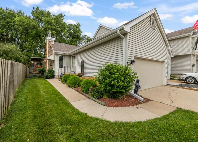 Property at 3916 92nd Dr, Urbandale, IA 50322, 2 beds, 2 baths