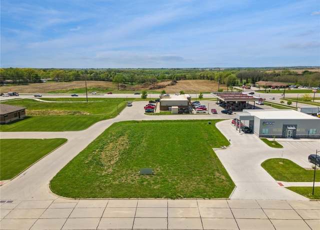 Property at 2103 N 3rd Ln, Indianola, IA 50125