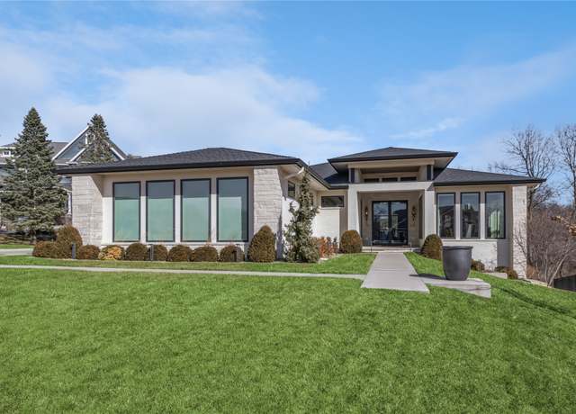 Property at 1756 S 40th Ct, West Des Moines, IA 50265, 4 beds, 4.5 baths