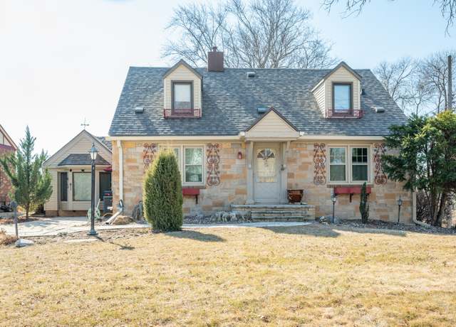 Property at 3520 Franklin Ave, Des Moines, IA 50310, 3 beds, 1.5 baths