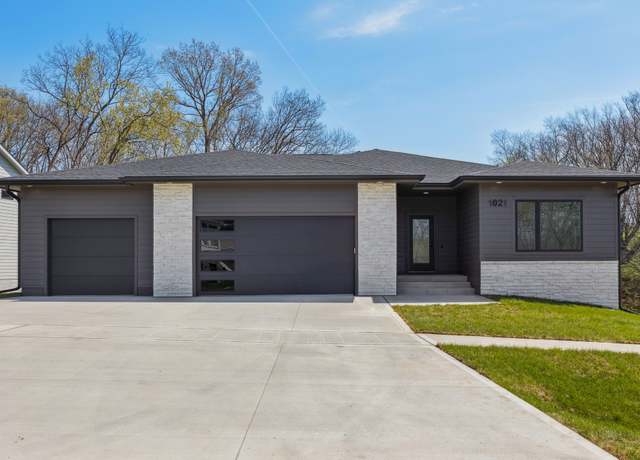 Property at 1021 Arbor Woods Dr, Pleasant Hill, IA 50327, 4 beds, 3 baths