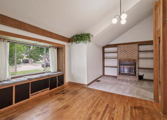 Property at 1616 Southlawn Dr, Des Moines, IA 50315, 4 beds, 2 baths