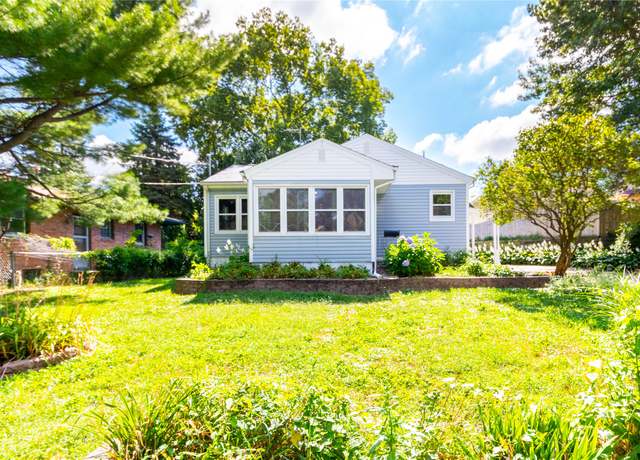 Property at 3515 Keyes Dr, Des Moines, IA 50315, 2 beds, 1.5 baths