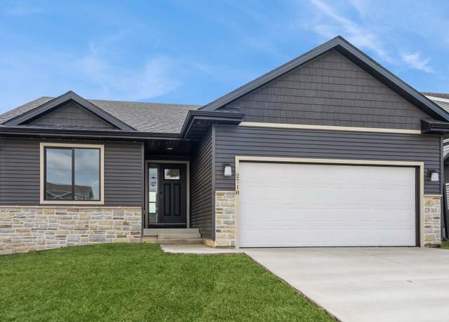 Property at 2718 22nd St SW, Altoona, IA 50009, 2 beds, 2 baths