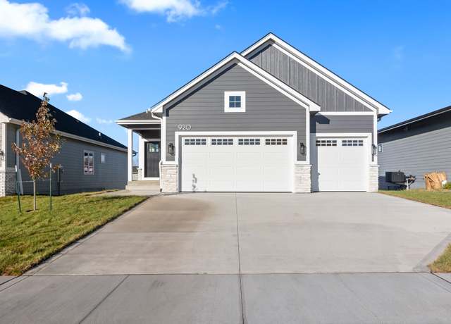 Property at 920 Roosevelt St, Polk City, IA 50226, 4 beds, 3 baths