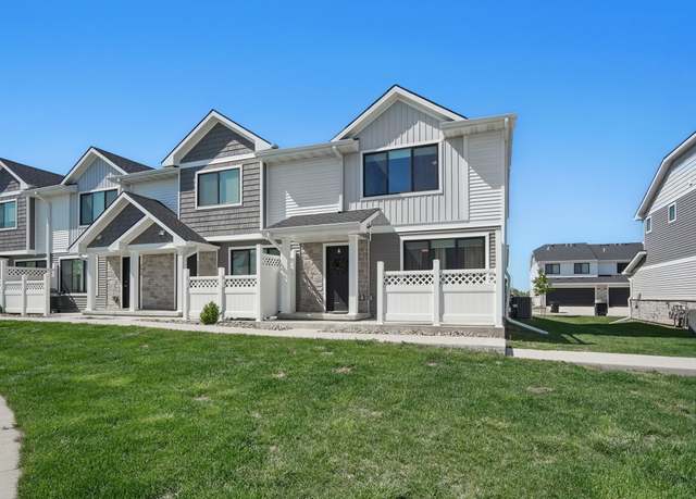 Property at 2633 SE Osier Ave, West Des Moines, IA 50265, 3 beds, 2.5 baths
