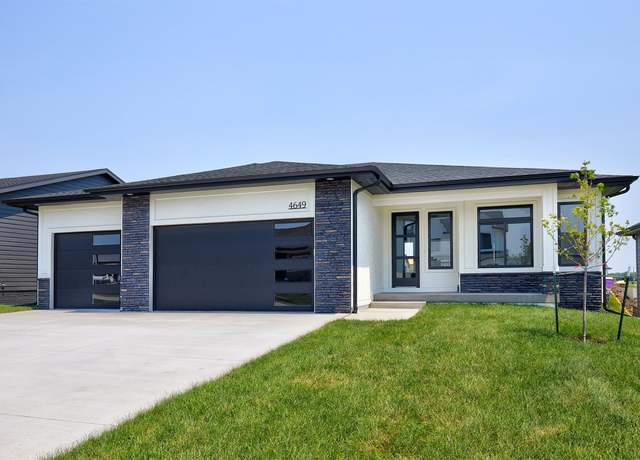 Property at 4649 179th St, Urbandale, IA 50323, 5 beds, 3 baths
