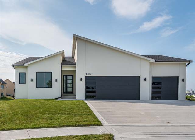 Property at 855 NW Frescott Cir, Waukee, IA 50263, 4 beds, 3.5 baths