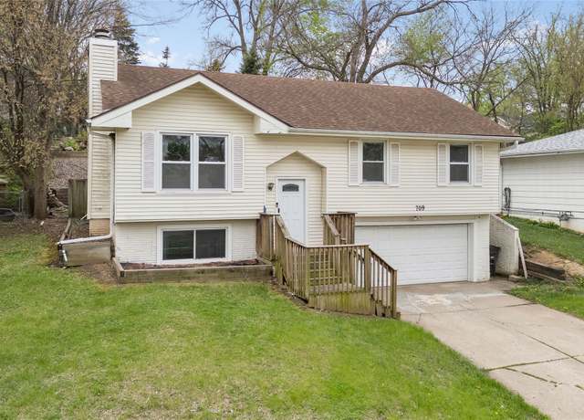 Property at 709 E Hackley Ave, Des Moines, IA 50315, 3 beds, 1.5 baths