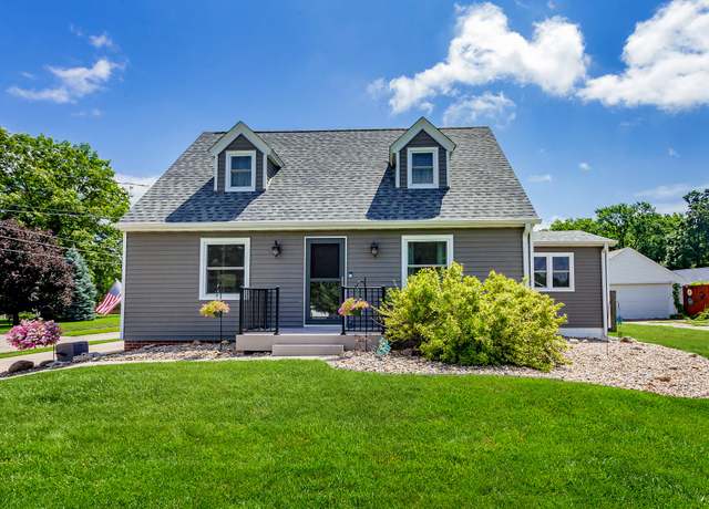 Property at 2711 Westover Blvd, Des Moines, IA 50322, 3 beds, 1.5 baths