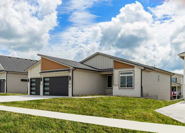Property at 3417 NE 12th St, Ankeny, IA 50021, 5 beds, 3 baths