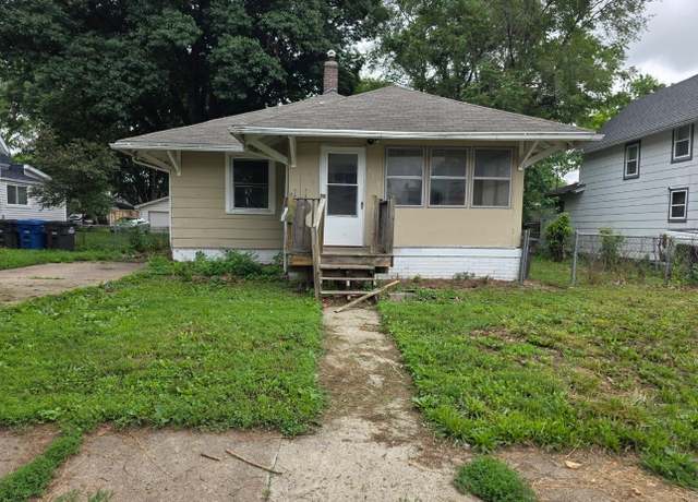 Property at 2127 E 13th St, Des Moines, IA 50316, 2 beds, 1 bath