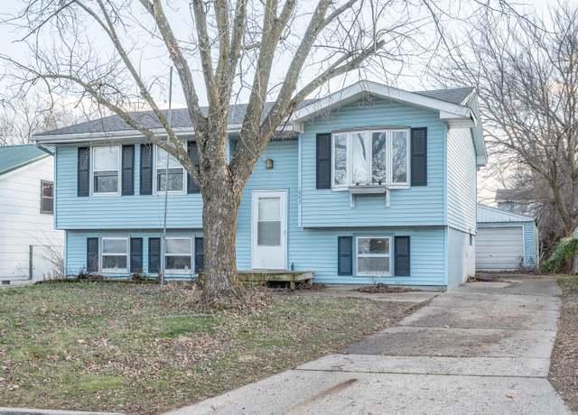 Property at 1847 Glenwood Cir, Des Moines, IA 50320, 4 beds, 1.5 baths