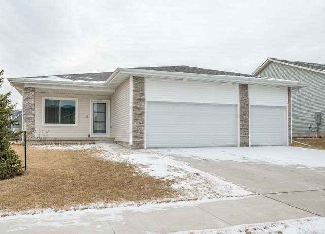 Property at 9836 NW 82nd Ave, Johnston, IA 50131, 4 beds, 3 baths