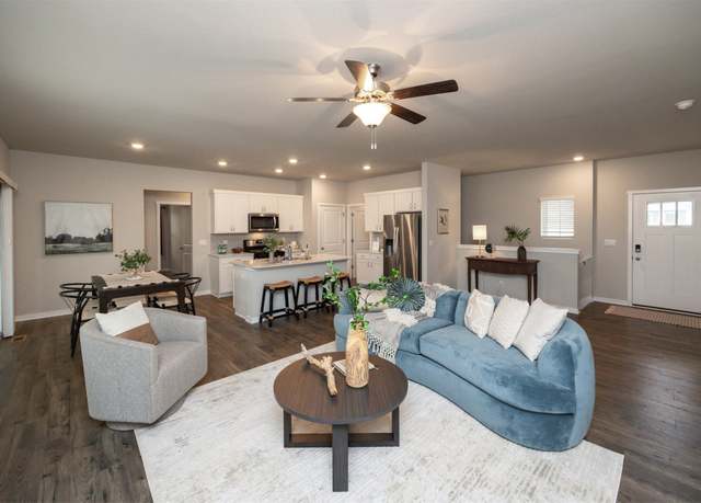 Property at 7920 NW 95th St, Johnston, IA 50131, 4 beds, 3.5 baths