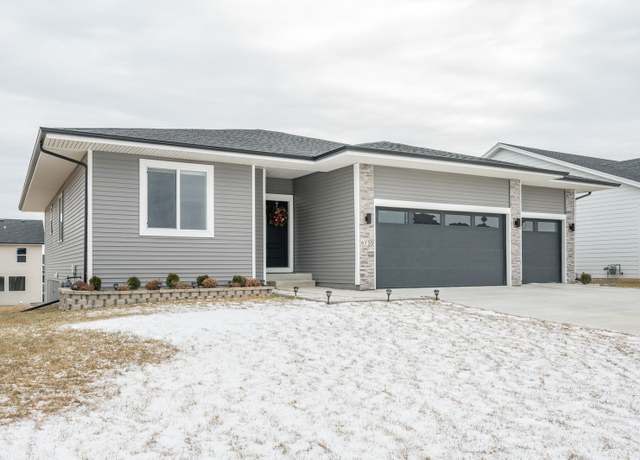 Property at 6735 Rynor St, Johnston, IA 50131, 5 beds, 3 baths