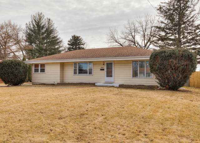 Property at 1010 Herold Ave, Des Moines, IA 50315, 3 beds, 1.5 baths