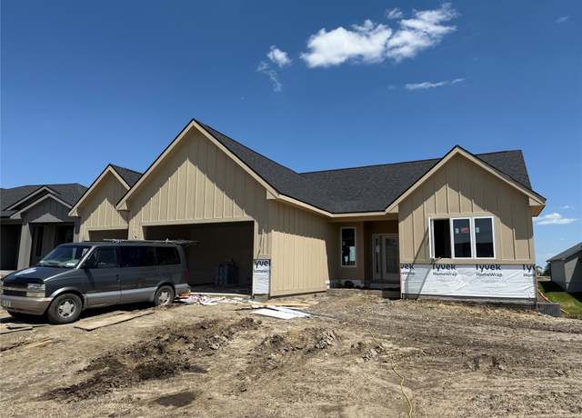Property at 4641 179th St, Urbandale, IA 50323, 6 beds, 3 baths