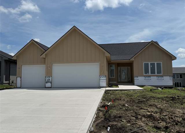 Property at 4641 179th St, Urbandale, IA 50323, 6 beds, 3 baths