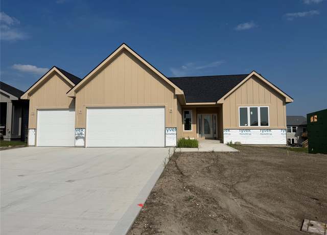 Property at 4641 179th St, Urbandale, IA 50323, 6 beds, 3 baths