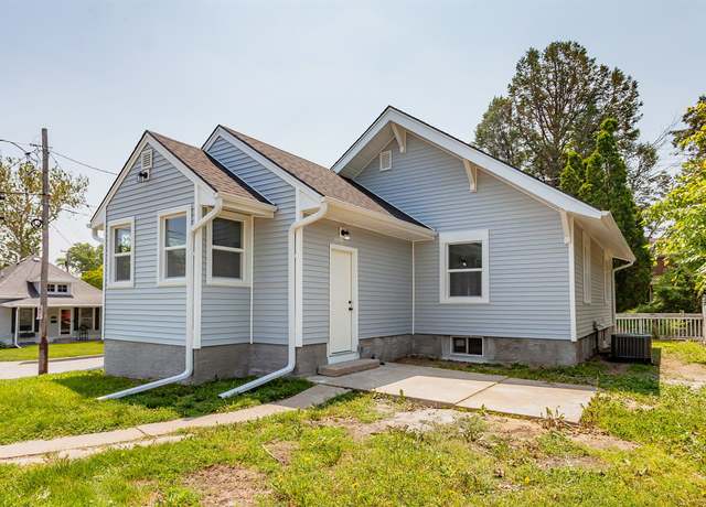 Property at 1301 Watrous Ave, Des Moines, IA 50315, 2 beds, 1 bath