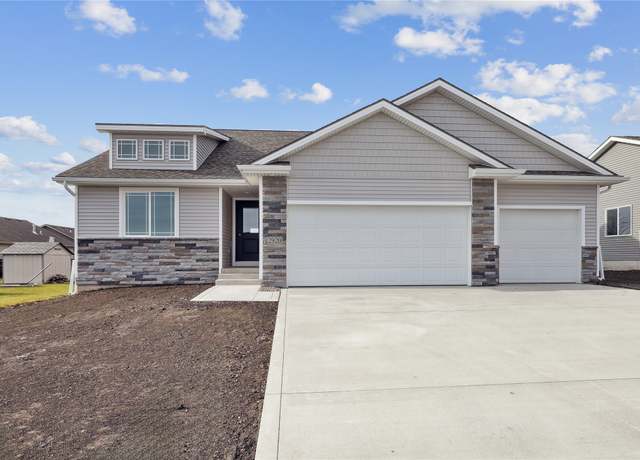 Property at 2920 3rd Ave SW, Altoona, IA 50009, 3 beds, 2 baths