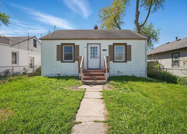 Property at 2057 Maple St, Des Moines, IA 50317, 2 beds, 1 bath