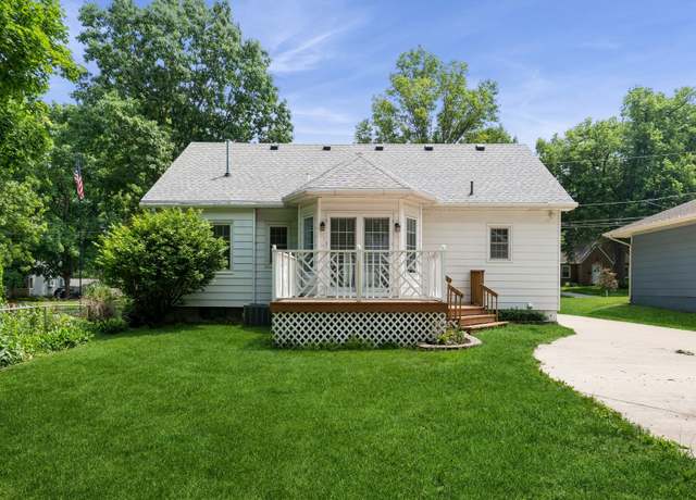 Property at 3918 11th St, Des Moines, IA 50313, 3 beds, 2.5 baths