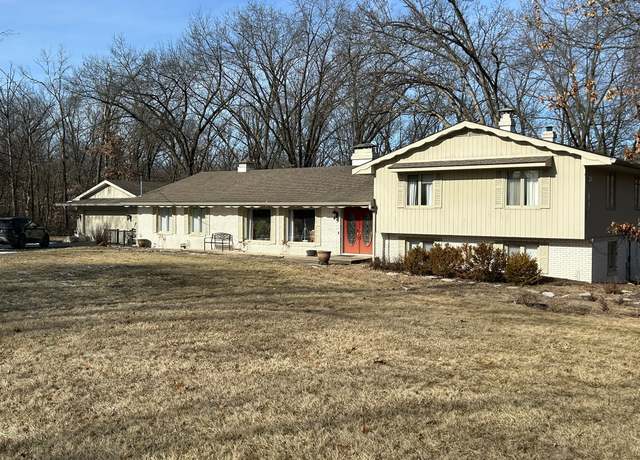 Property at 9 Birchwood Dr, Ottumwa, IA 52501, 4 beds, 3 baths