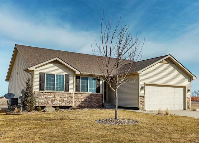 Property at 875 SE Prairie Park Ln, Waukee, IA 50263, 4 beds, 3 baths