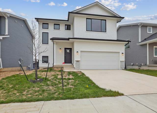 Property at 1801 Willow Ct, Norwalk, IA 50211, 3 beds, 2.5 baths
