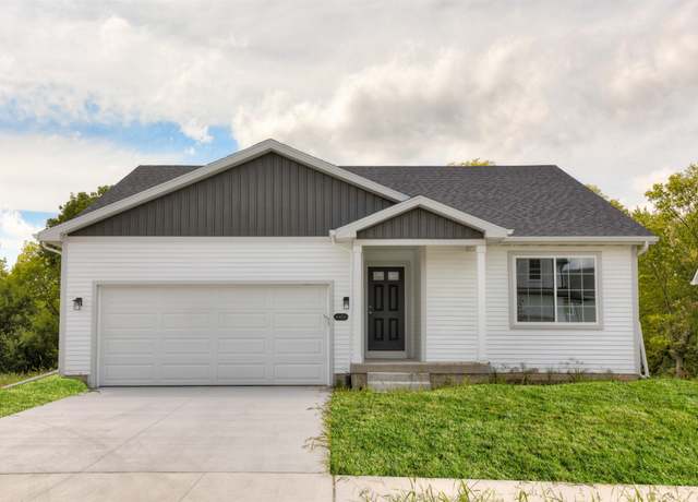 Property at 4404 Honey Bee Rdg, Des Moines, IA 50317, 3 beds, 2 baths