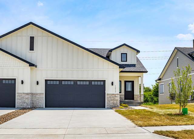 Property at 1200 Westview Dr, Huxley, IA 50124, 3 beds, 2.5 baths