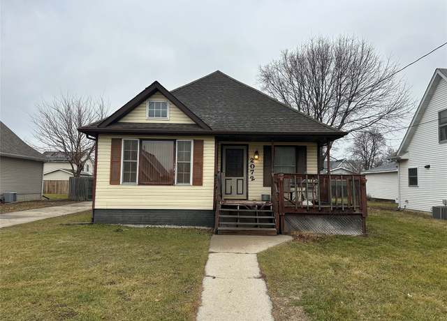 Property at 2072 Des Moines St, Des Moines, IA 50317, 2 beds, 1 bath
