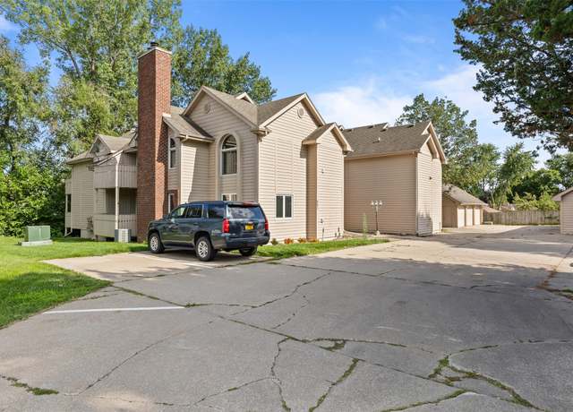 Property at 401 SE Lowell Dr #2, Ankeny, IA 50021, 2 beds, 2 baths