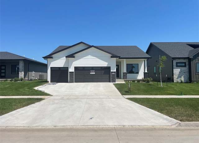 Property at 9445 NW 82nd Ave, Johnston, IA 50131, 4 beds, 3 baths