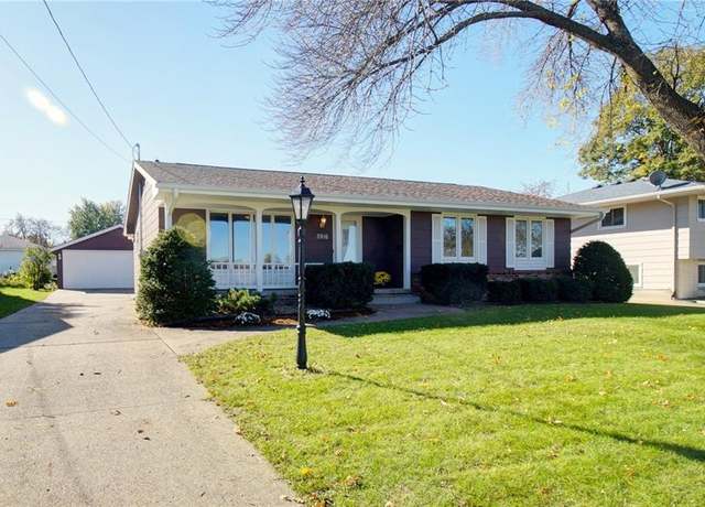Property at 3916 Bel Aire Rd, Des Moines, IA 50310, 3 beds, 2.5 baths