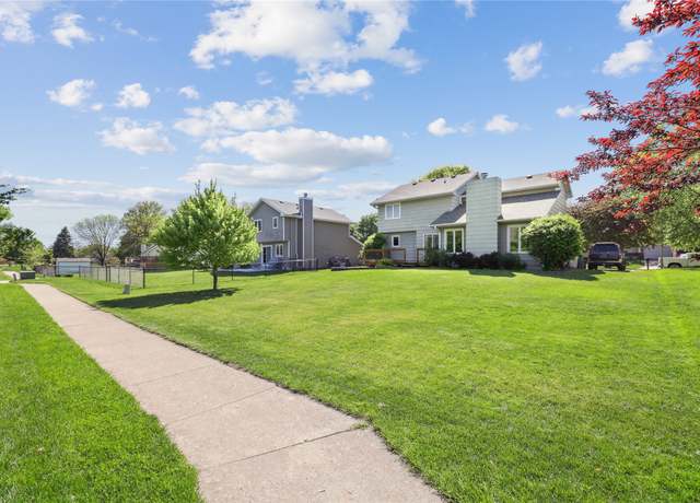 Property at 4727 80th Pl, Urbandale, IA 50322, 3 beds, 3 baths